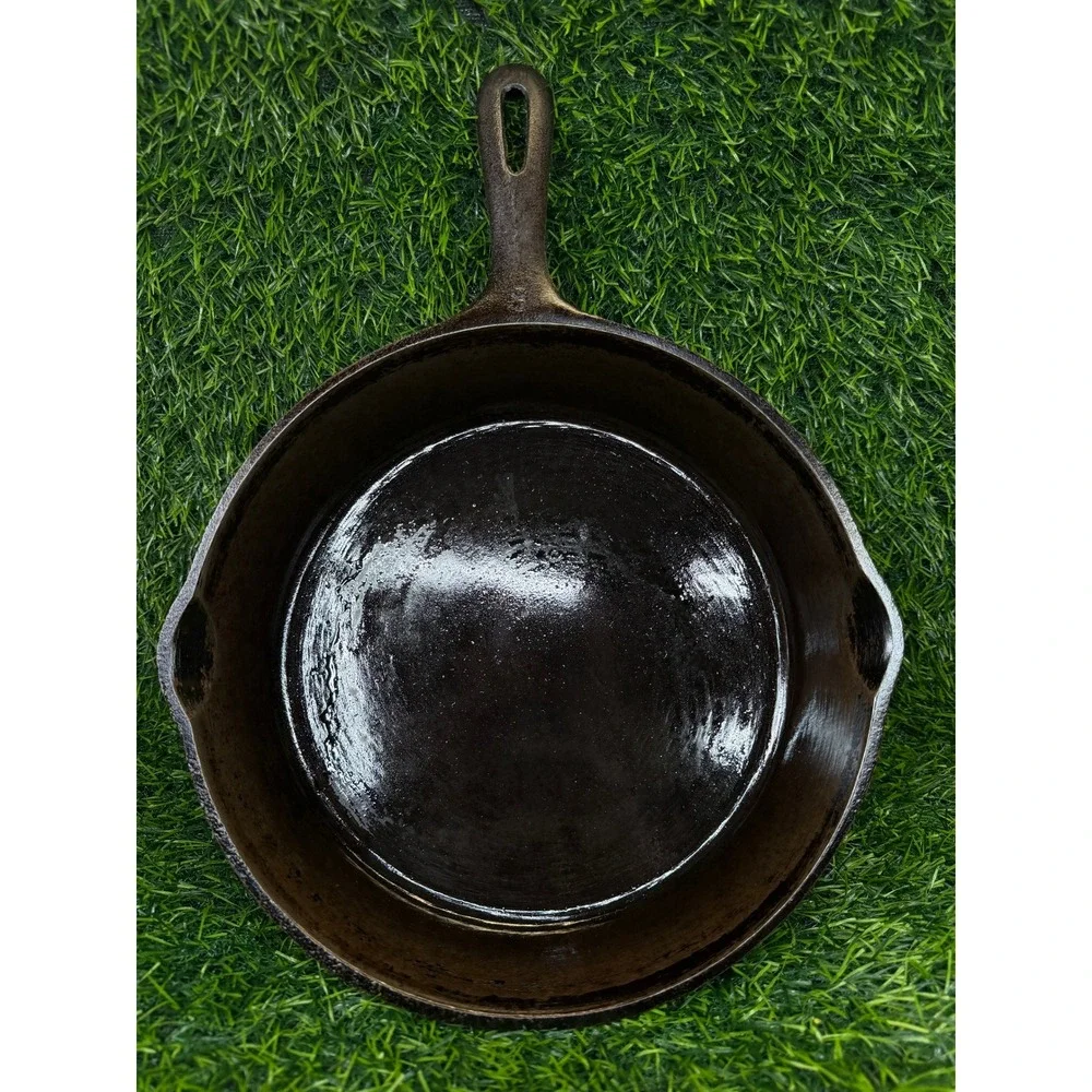 Vintage Unmarked Wagner Cast Iron‎ Skillet Unisex 10.5 Inch Black Made in USA